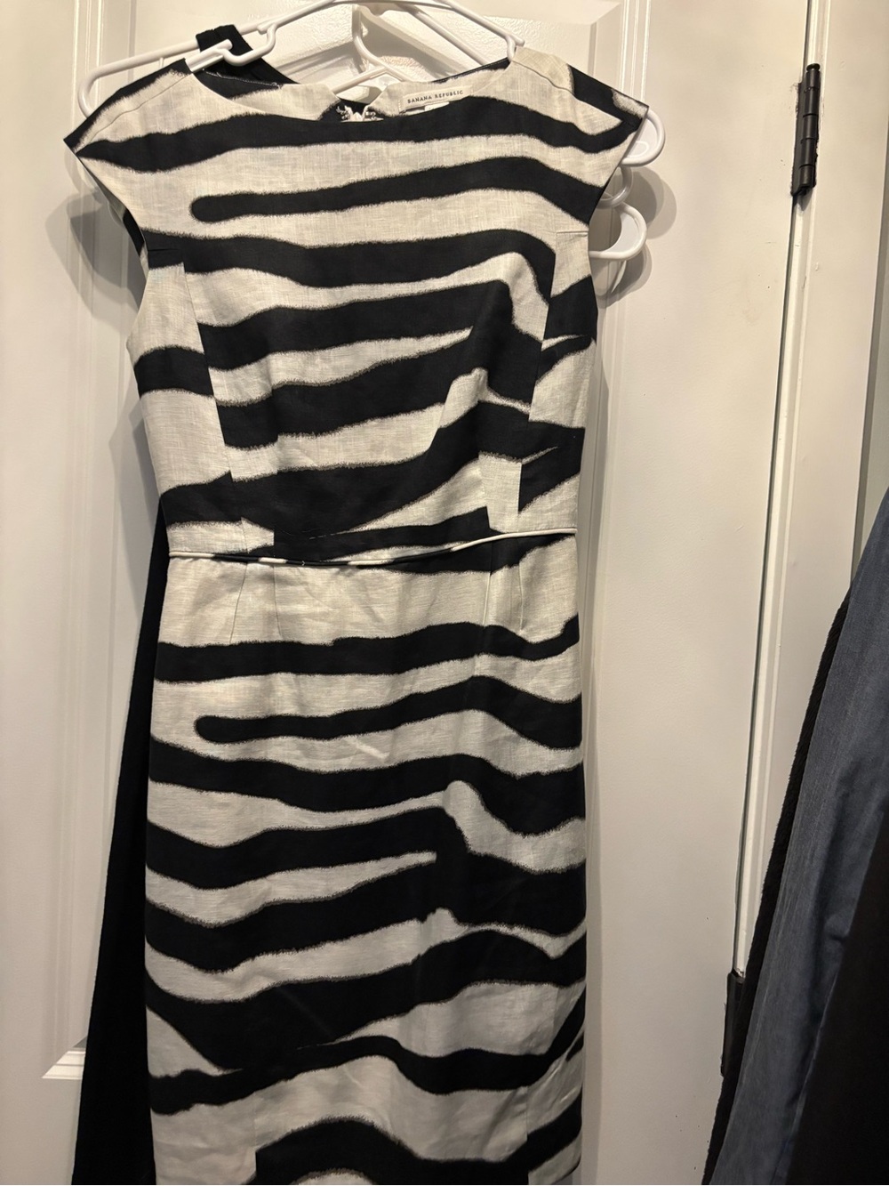 Banana Republic Petite Black and White Striped Dress size 0